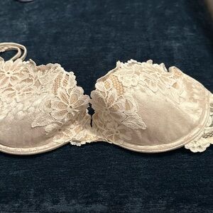 36D Victoria’s Secret push up without padding balconet style